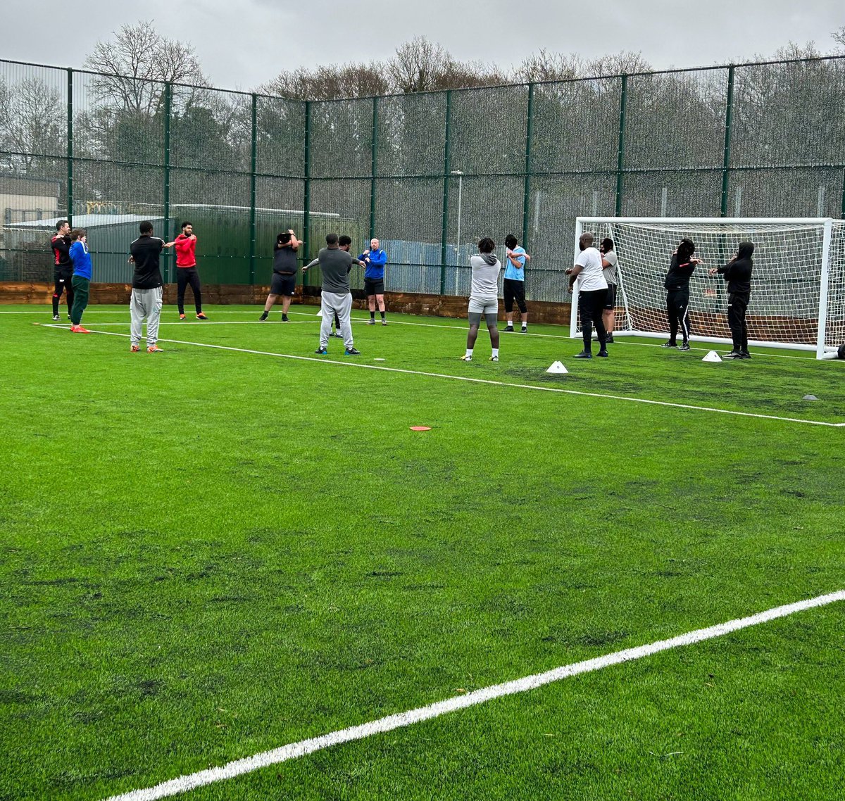 Massive thanks to coach Marc &amp; JJ from <a href="/ErithTown/">Erith Town FC</a> for giving their time this afternoon putting on a coaching session for @OxleasForensics service users. Service users feedback was very positive &amp; look forward to welcoming them both back soon ⚽️⚽️⚽️ <a href="/OxleasNHS/">Oxleas NHS</a> #UpTheDockers