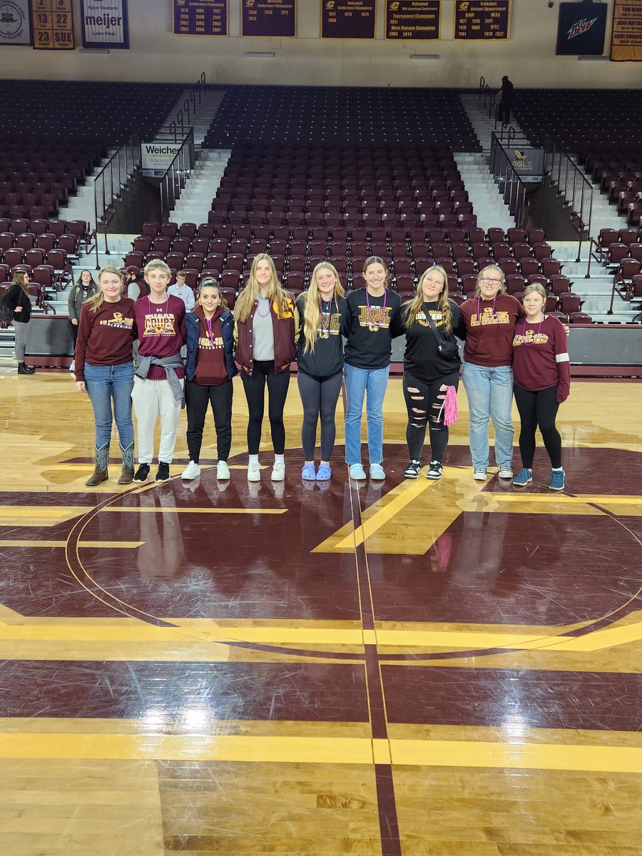 AGS_Wolverines's tweet photo. Varsity Girls pulled off a regular season sweep of Hale and sit alone at 2nd in the NSL Little Dipper.

@AnaleisMing 22pts
@sophie_fox2027 15pts/8reb https://t.co/0EMtdupdB3