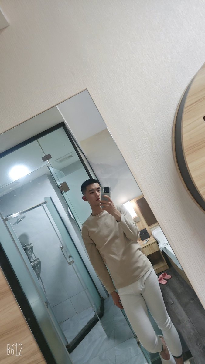 WWZ784903095's tweet photo. 日复一日，年复一年，最终还属于自己 https://t.co/JG0quaG9WZ