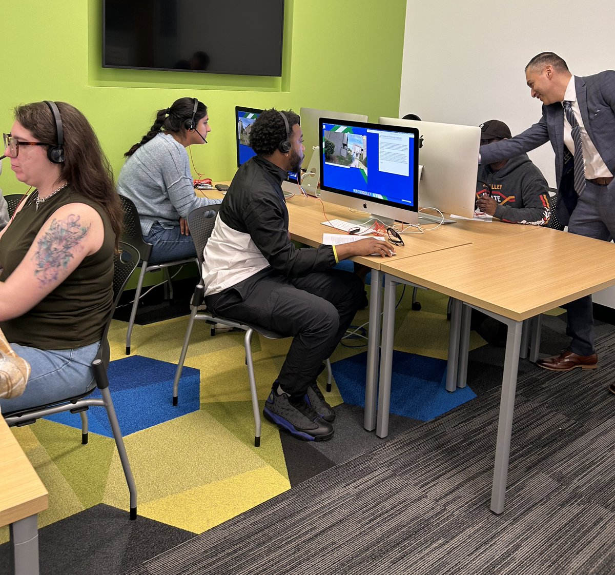 PolisSolutions's tweet photo. Using TrustStat AI to analyze police body-worn camera videos requires the integration of science, technology, and diverse voices from the community and law  enforcement voices. We use AI to humanize policing. @CPIDallas  @UNTDallas @PolicingInst @DallasPD   @DPDChiefGarcia https://t.co/tNdLbyPYug