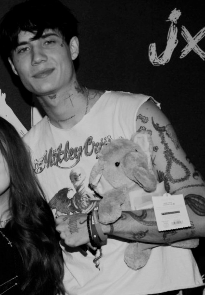 jxdnsuniverze's tweet image. happy birthday to my favorite person, the person who saved me. i dont know where i would be without you. thank you for everything you do!! i love you so much &amp;lt;3 i hope you have the best day 🤍♾️ #happybirthdayjxdn