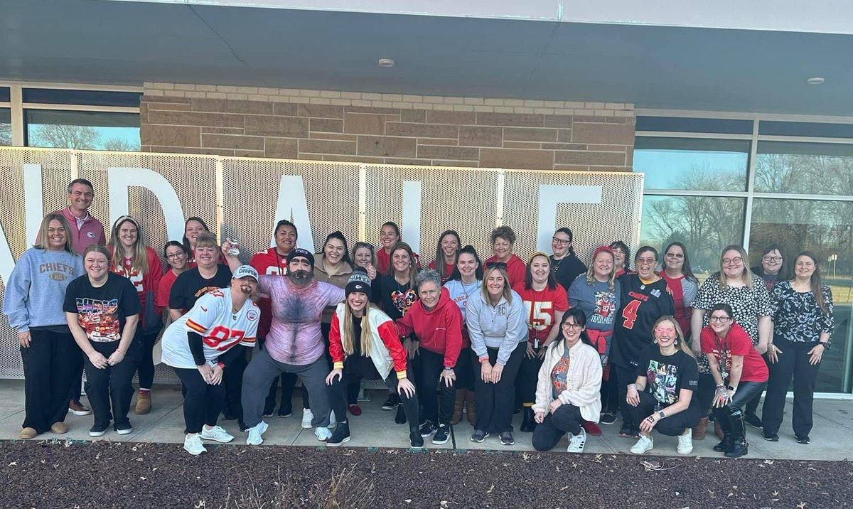 msgritz_19's tweet photo. @GlendaleElemISD is showing @Chiefs spirit! @newheightshow https://t.co/MOLCm2r5cr