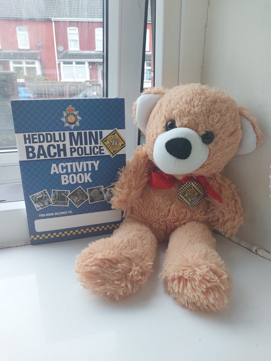 Great to be at @CYBPS to visit the @HeddluBach pupils. Jeff the Schools Heddlu Bach mascot was very happy to be given his activity book and to learn about our Police Dogs. 🚔 🐕 #Inspire #Achieve #Engage @GwentPCC