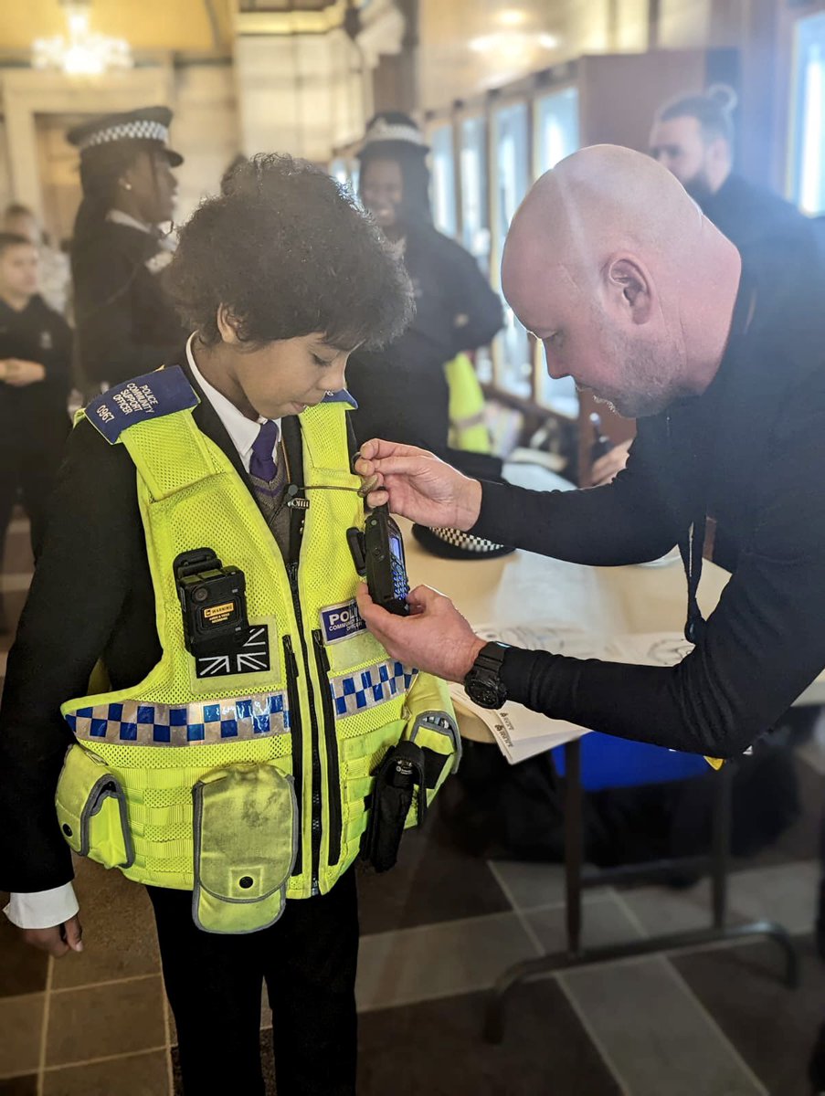 Our Purple Stars took part in the inner east Leeds youth summit today! Giving their views on important issues affecting our community. #Voice 💜🌟🐯