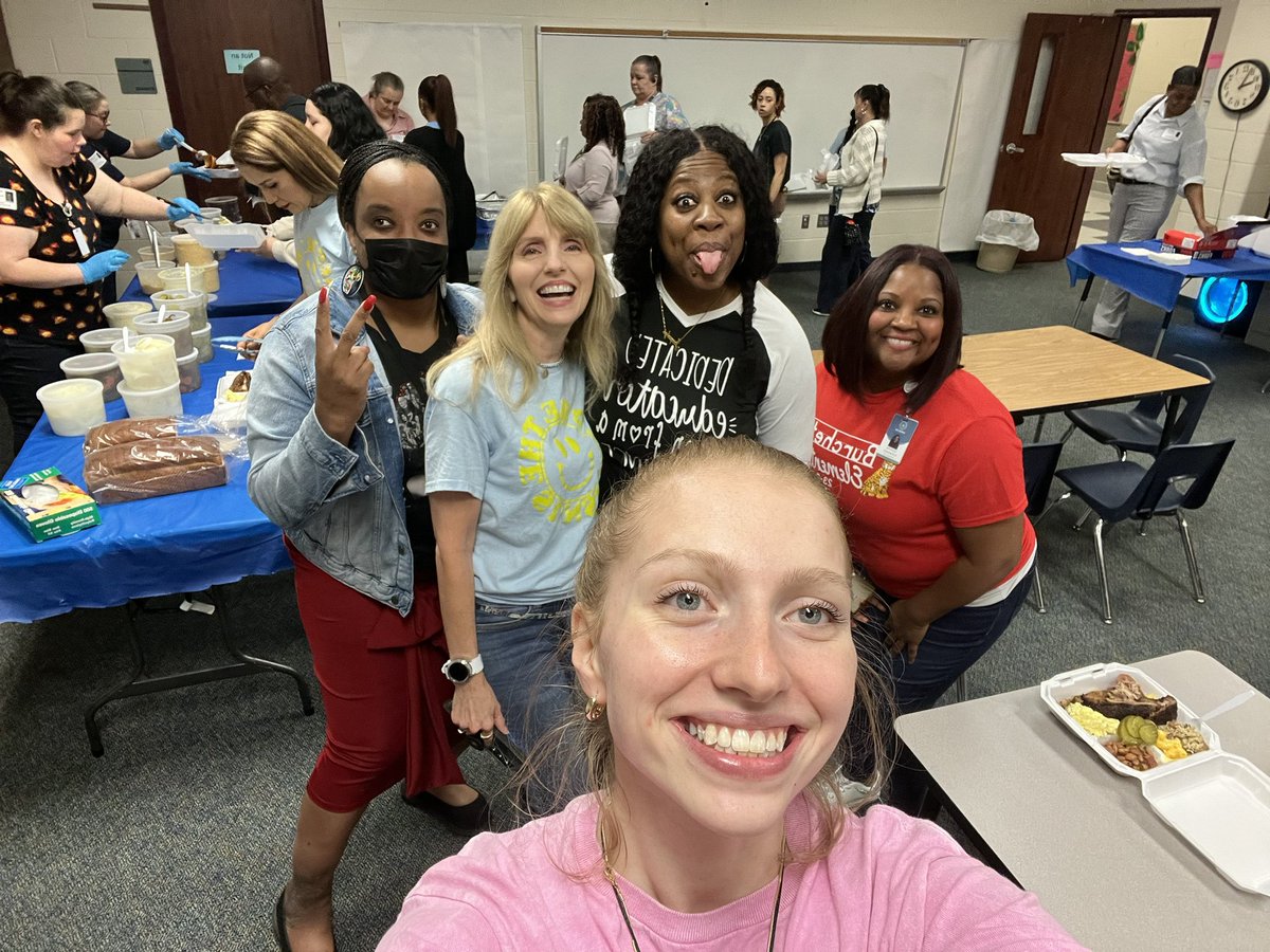 PenneySky's tweet photo. Great food and even greater people. Teacher appreciation @Burchett_ES https://t.co/DT1nu1nMU4