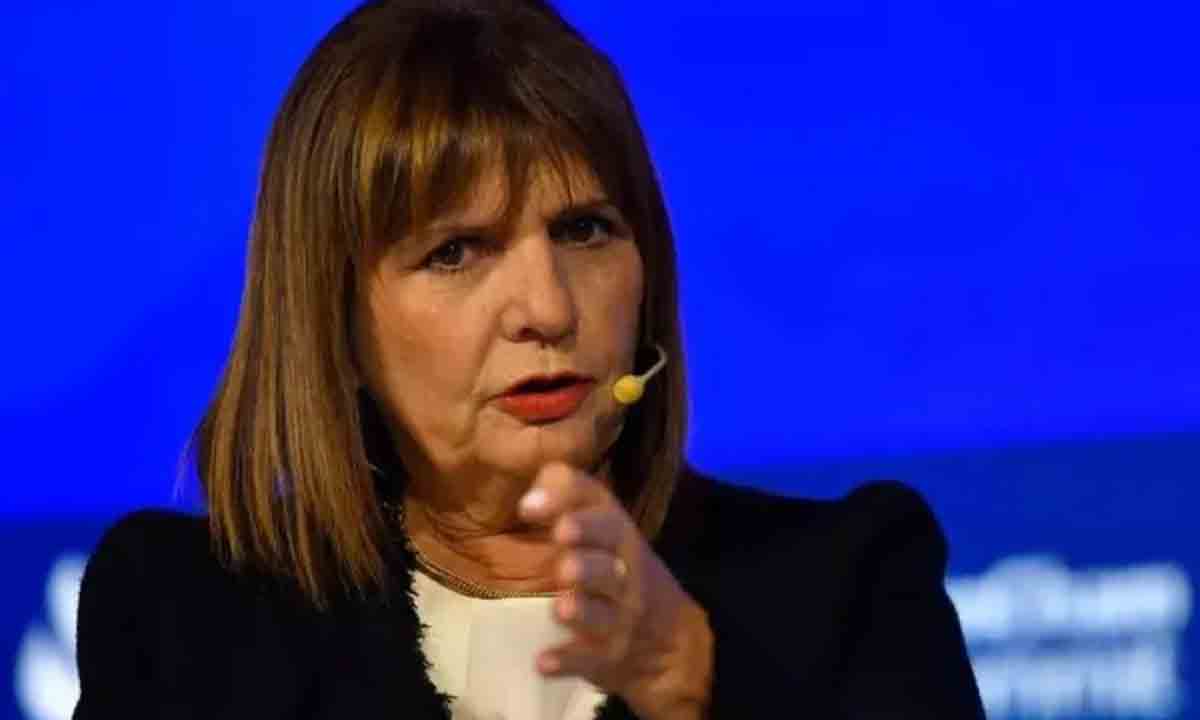 todolocontesto's tweet photo. Y @PatoBullrich dijo al polo obrero....se van o se van....⛈️🌨🌧 y llegaron las fuerzas del cielo😃 https://t.co/XgrFeantHH