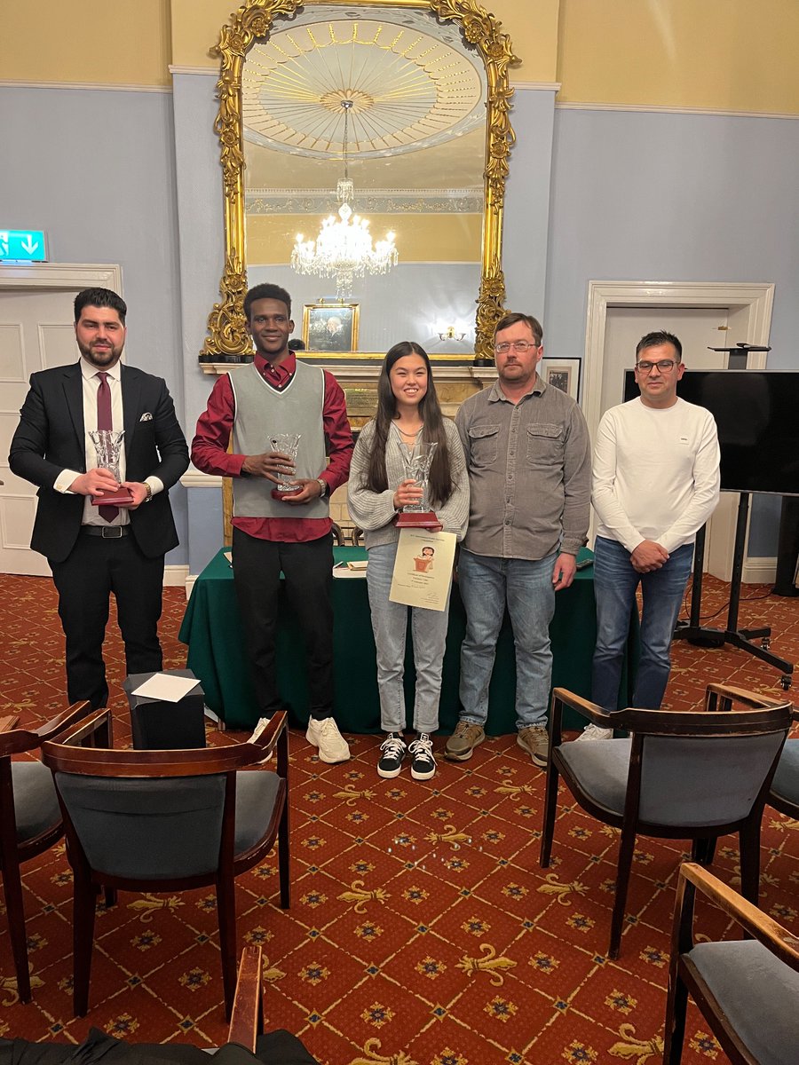 Inspiring stories aplenty last night at the SCC International Public Speaking competition. Thank you to Teresa for organising, all the entrants and huge congratulations to Parwana on first place @RathminesCFE @ColDhulaigh @Ballsbridge_CFE @CrumlinC
