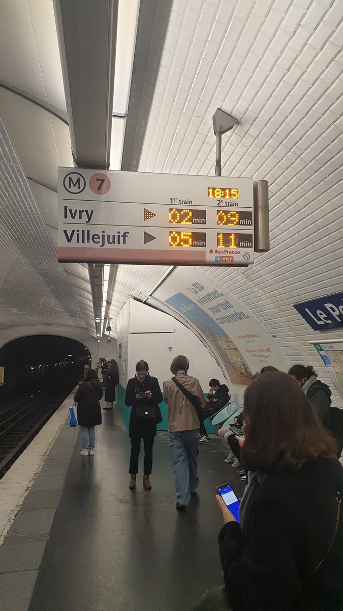 Jeudi, heure de pointe... Métro bétail.  Bien sûr que Paris est prêt ! 😂 Ready for fiasco ? #paris2024 #joparis2024 #ratp