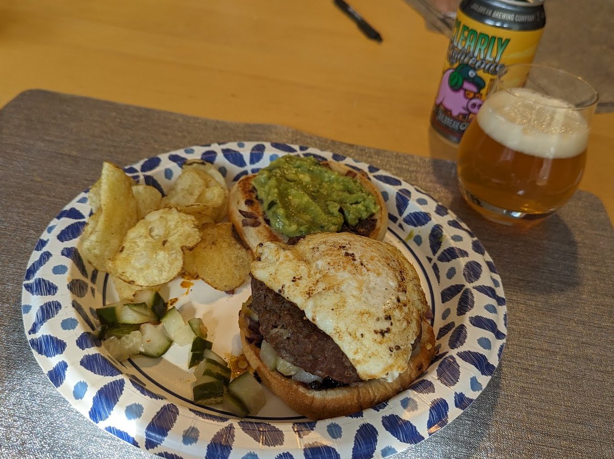 ZacMannes's tweet photo. Made a🍔 that demanded to be accompanied by a 🍺
#NotKeto #NotVegan #NotPaleo #NomNom 🤤 https://t.co/FpffPIoqqg