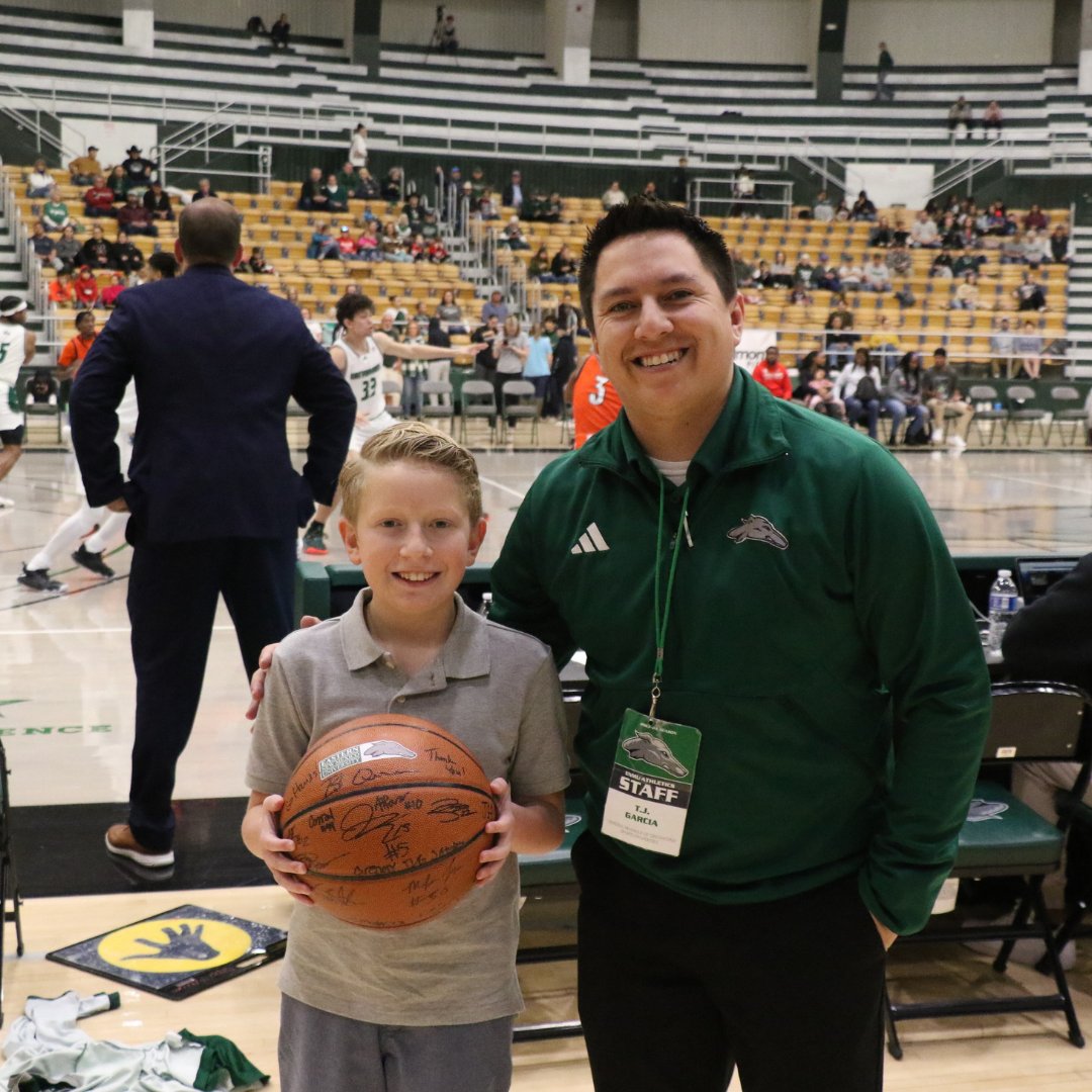 CallCarpetTech's tweet image. We are so happy to see all of the ENMU ball kid's of the game this season! 🏀
Each child received a whole house floor cleaning, a Carpet Tech basketball signed by the ENMU teams, and a full summer camp scholarship! ⛹️‍♂️⛹️‍♀️

#CarpetTechBallKidOfTheGame #ENMUGrayhounds #CallCarpetTech