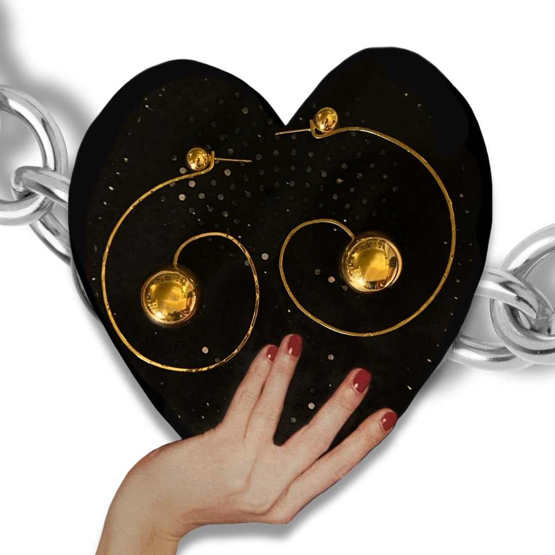 Playful? 🥰 These charming gold wire earrings with bouncing gold orbs will put a smile on your face (and everyone else's!) 💖

⚒️ #quirkyjewelry #modernearrings #fashionforward #giftsforher #giftideasforher #valentinesgiftsforher #slowjewelry #jewelryartist #jewelryhandmade
