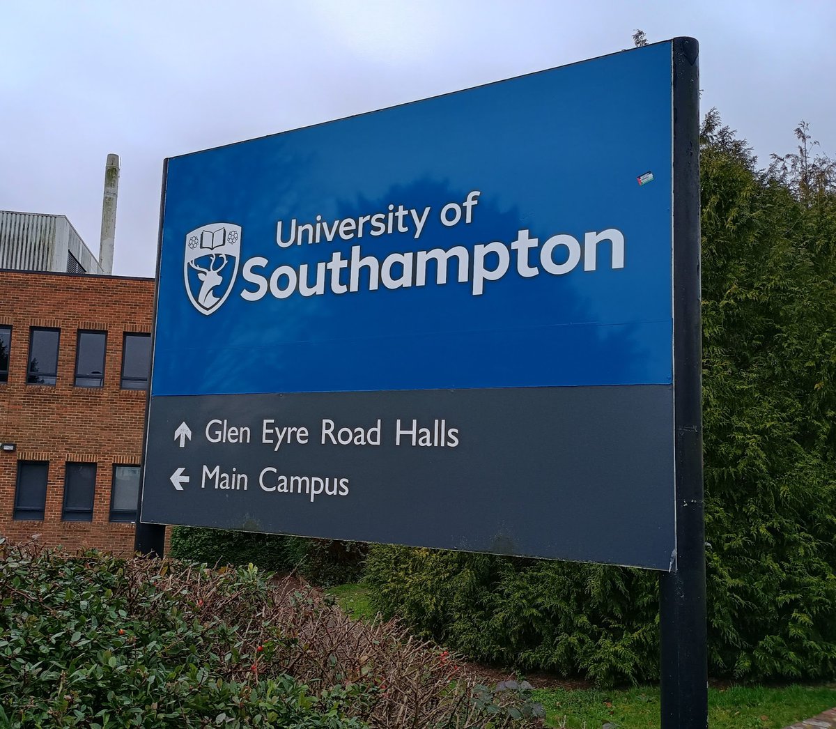 Happy to share that I've joined as a postdoc at the @unisouthampton where I will be working with Prof @gramchurn on @tas_hub & @responsibleaiuk projects & with Prof @ProfSebStein on @CCAIS_Soton project. Looking fwd to learning new things & doing exciting work in responsible MAS!