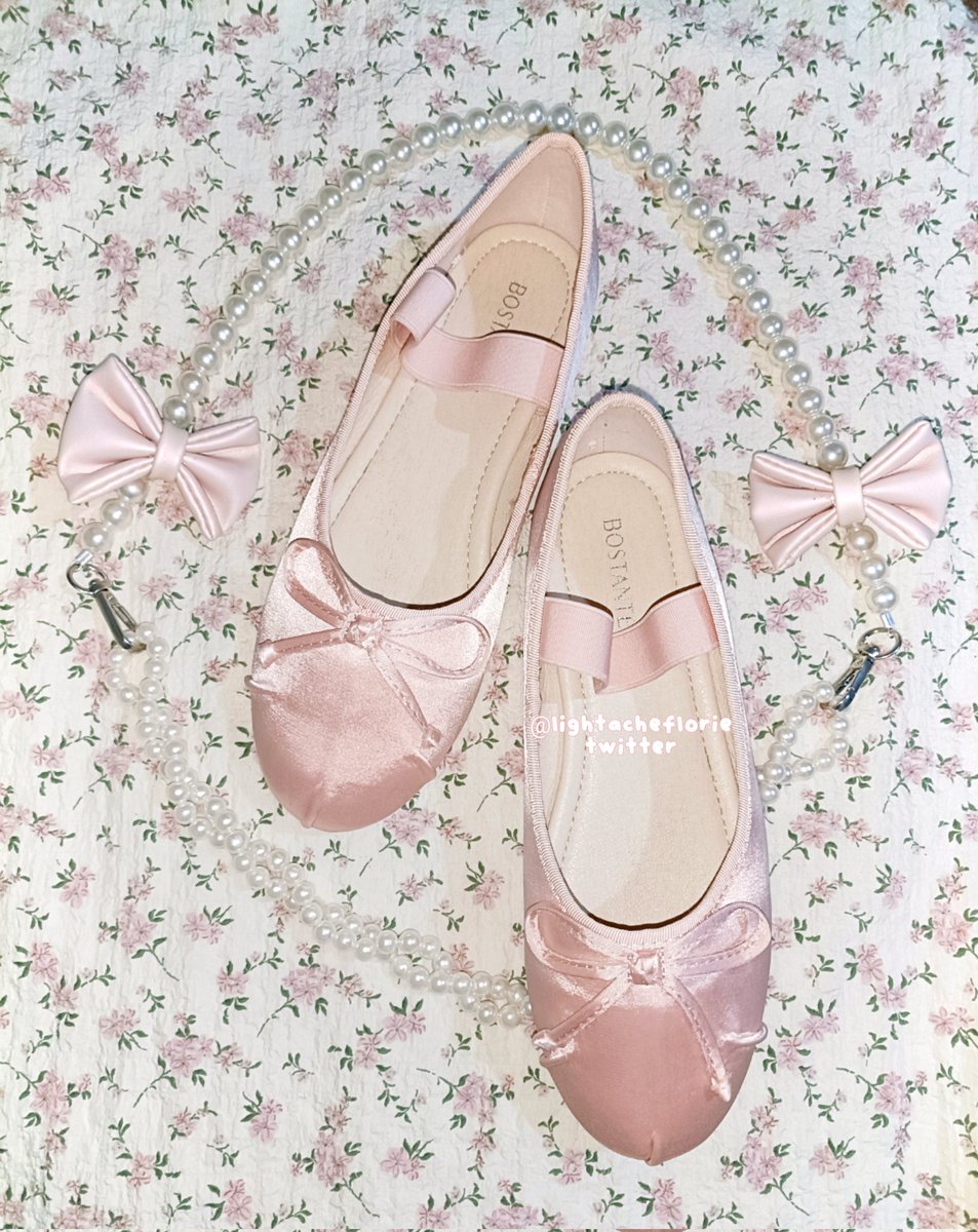lightacheflorie's tweet photo. @OOTDFESS ini flatshoes cantik, bahannya luarnya kaya satin gitu tapi lembut banget!! ga bikin kaki sakit. terus modelnya juga secantik itu 🫶🩰🦢

https://t.co/shEeGAuec5 https://t.co/t7Q1azOH7Y