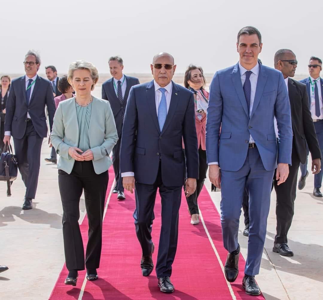 LemineSA's tweet photo. Bienvenido a Mauritania, señor pedro sanchez. Ojalá que sea una visita muy importante para las relaciones bilaterales entre nuestro país y España, espacialmente en materia de migración, en la que podemos ayudar mucho a los esfuerzos de España.
@EmbEspMauritani https://t.co/nVPrL24XmX