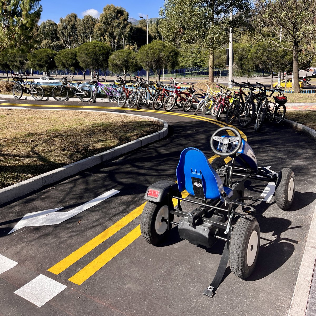 Hoy entregamos a la comunidad el nuevo #parquevial un espacio dedicado a la educación de niños, compartimos esta hermosa iniciativa con <a href="/AMT_Quito/">AMTQuito</a> Pronto será utilizado por el público #Quito