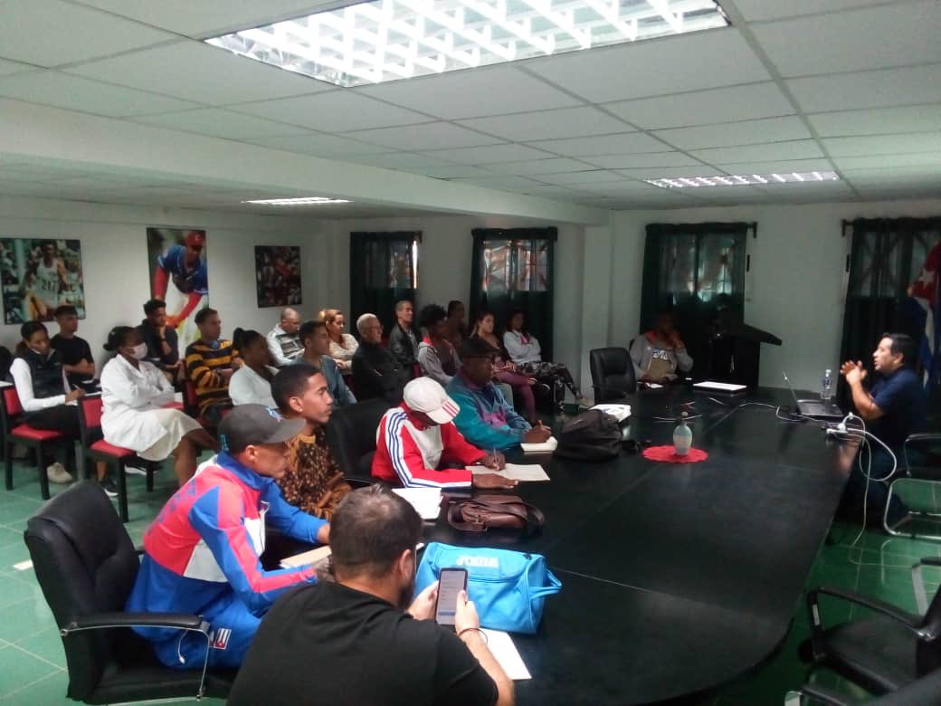 👨🏻‍🏫🦾Continúa en nuestro <a href="/CidcCuba/">CIDC Cuba</a> la capacitación de biomecánica del Dr.C Raul Landeo, con las temáticas: 
🔹Biomecánica de los músculos y el sistema nervioso.
🔹Método: cinemática, dinámica e instrumentación.
.
.
.
#CienciaCubana #DeporteCubano