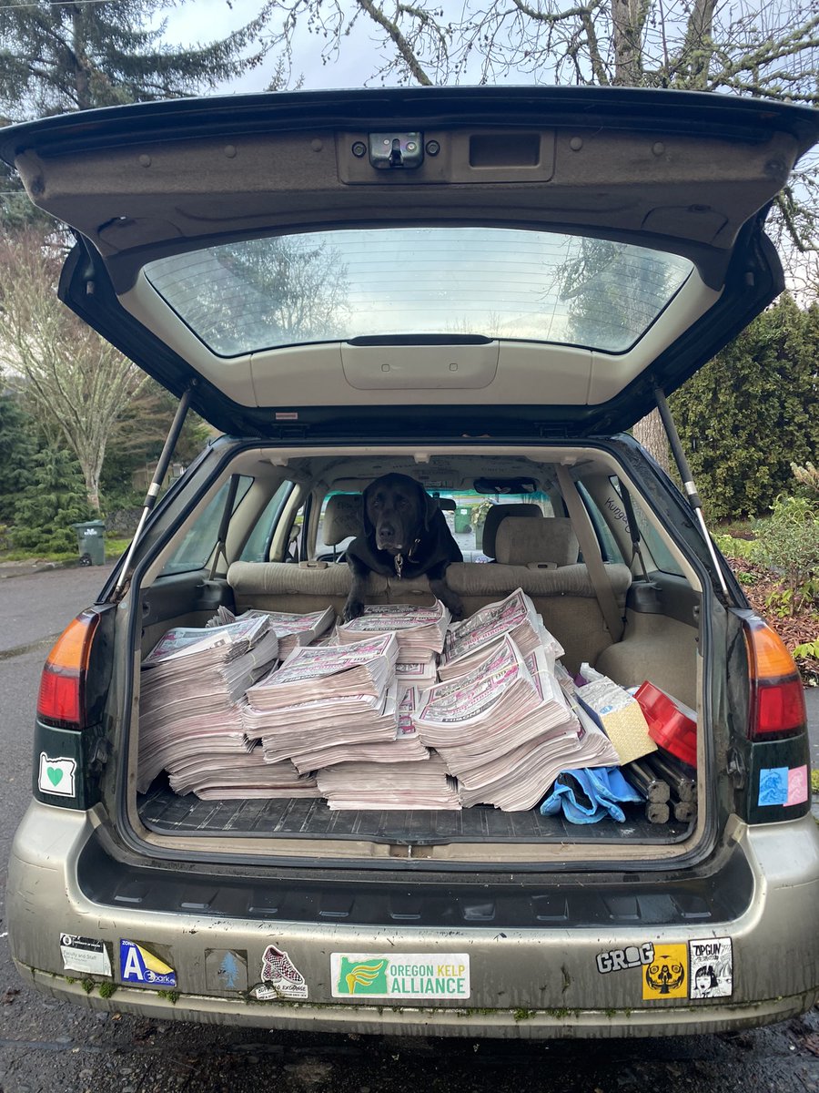ElizaAronson's tweet photo. @eugeneweekly is back in PRINT!!! and Ruthie is helping me deliver :’) https://t.co/AlGUoqQxiX
