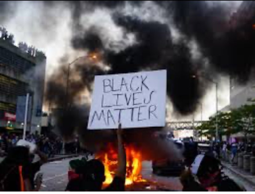 couragewagba_1's tweet image. This is what insurrection looks like. Where citizen burn down a police precinct .