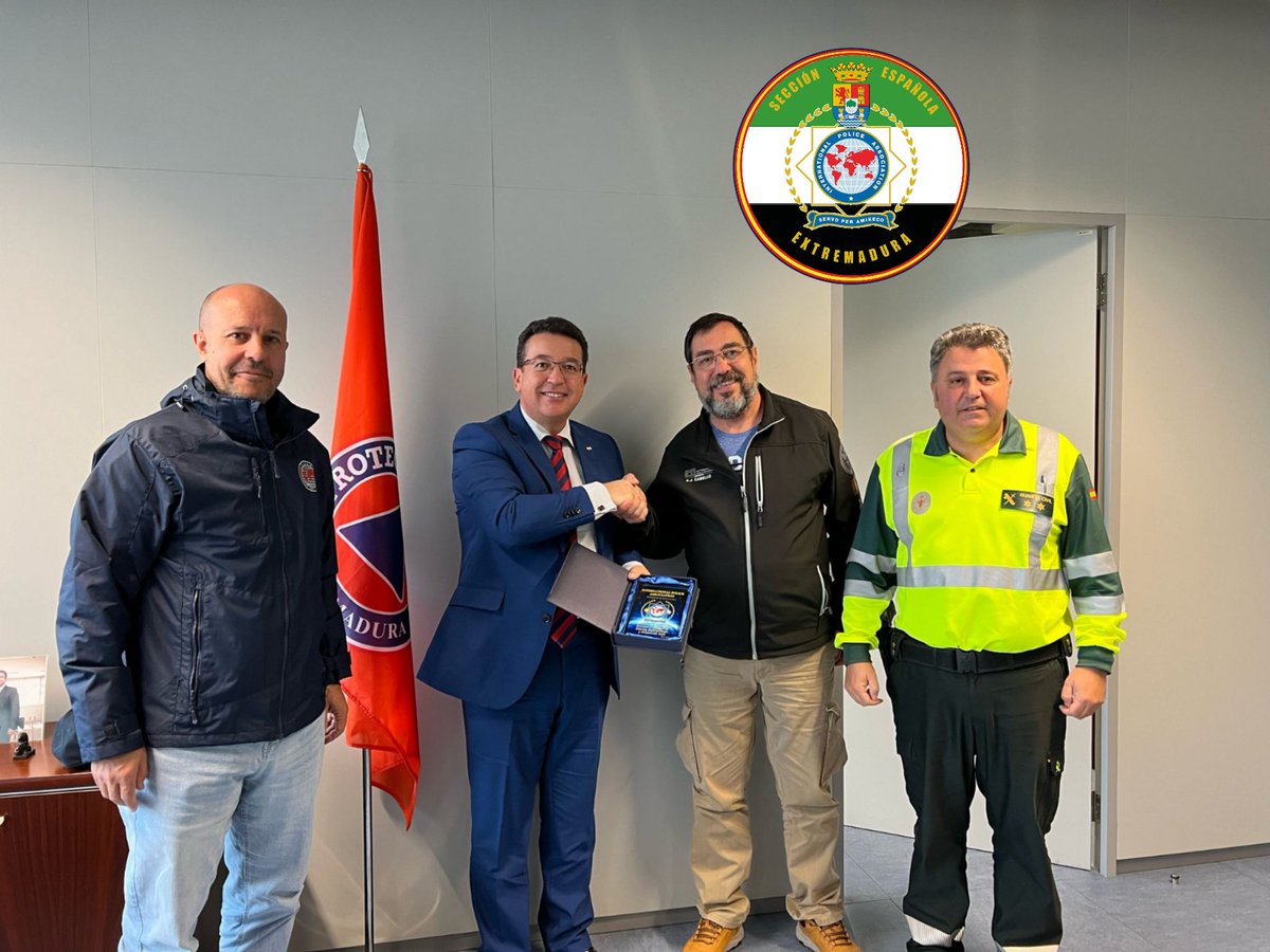 Reunión con el SGIPC de la Junta de  Extremadura para darle a conocer nuestra asociación, presentarle algunos proyectos y proponerle suscribir un convenio de colaboración. 
Agradecer la atención que nos ha prestado Fernando Jesús Manzano, su interés y buena disposición con IPAEx.