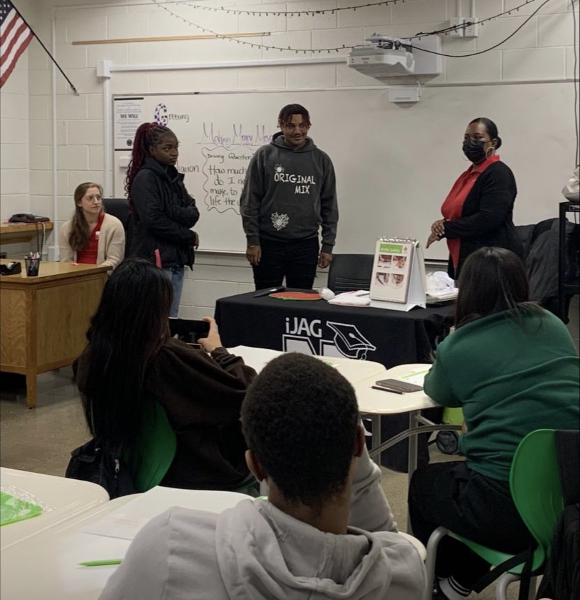 iJAGRocks's tweet photo. Our ongoing drive to #continueded gives students skills & certifications that foster confidence & reassurance. See how our new relationship with @ISUExtension is "sizzling" at @DMSchools. After an 8-week culinary course, students earn certifications in food handling & nutrition! https://t.co/EbrJVomH6z