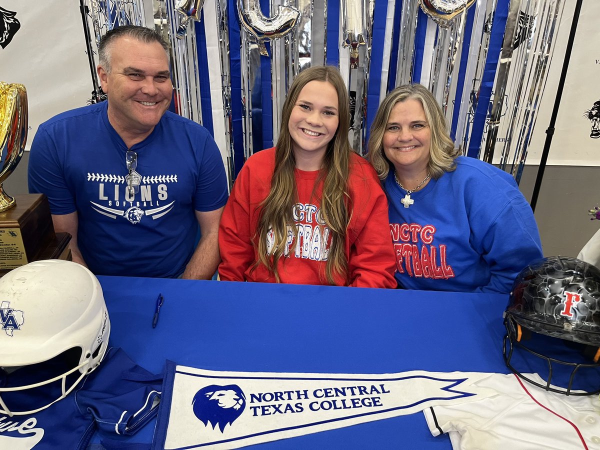 reedsports's tweet photo. VA has a day! Four Van Alstyne Panthers sign to become college student-athletes! 

Olyvia Trantham - SAGU Track &amp; XC

Kade Ramer - Hardin-Simmons Basketball

Emma Dalbert - NCTC Softball

Sarah Wyatt - LeTourneau soccer

Hear from them tonight! @VAISDAthletics https://t.co/dh0L8KRZ3G