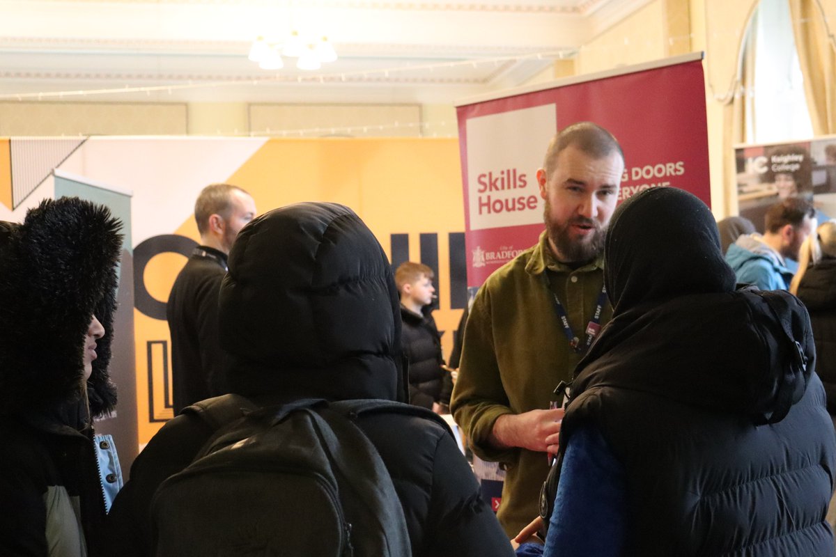 We had a great time at Apprenticeships Unlocked @Shipley_College despite the snow! ❄️ SkillsHouse can support you in finding employment & training opportunities! Take a look at our website at what we have to offer and current vacancy opportunities: 🌐 skillshouse.co.uk