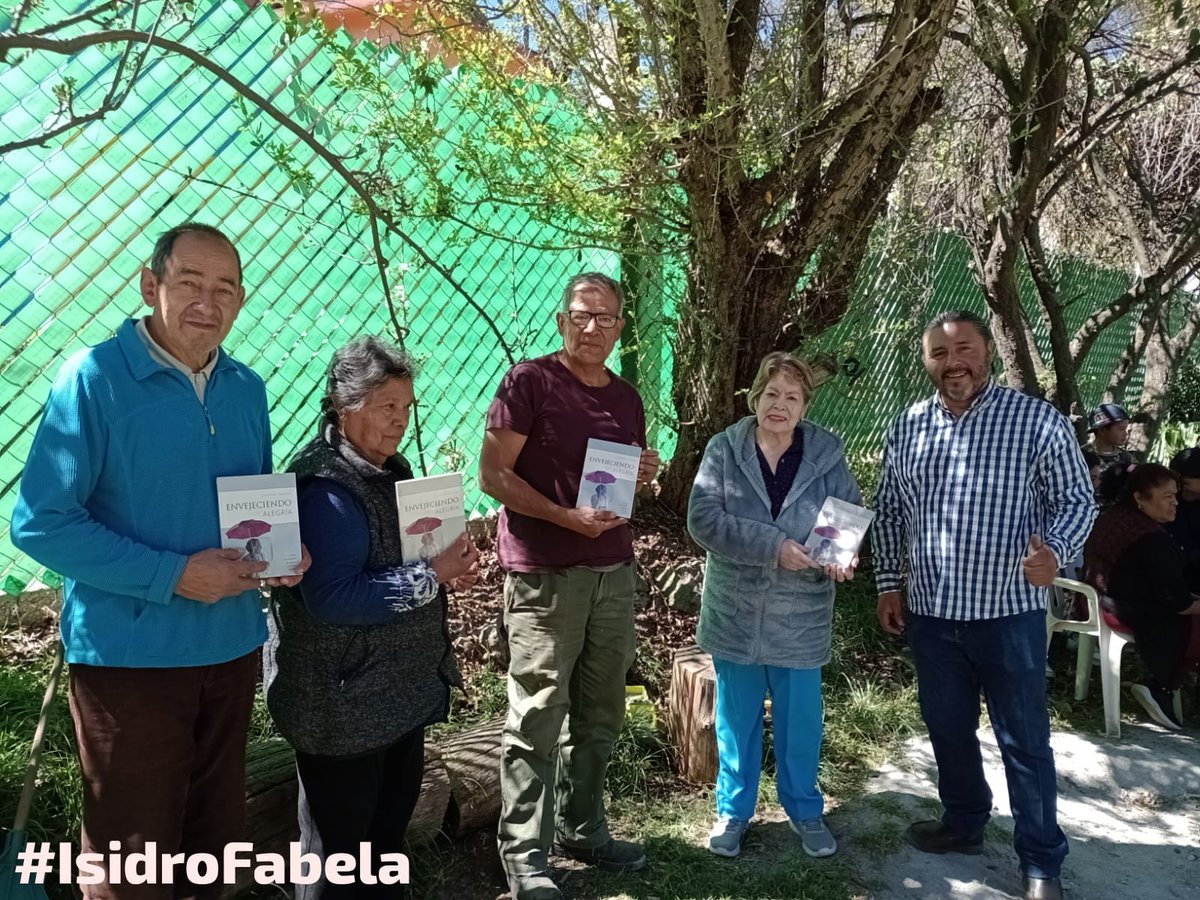 Un libro es un regalo que puedes abrir una y otra vez.

En #IsidroFabela  <a href="/Berenic56545032/">Berenice Fonseca</a> y #Lerma <a href="/CINTHIASOTOHER/">CINTHIA SOTO HERNANDEZ</a> no hay edad para la lectura y la fomentamos con nuestr@s amig@s y  vecin@s entregando audiolibros para disfrutar en Familia.

Gracias a Colibrí AC 

Bendecido día