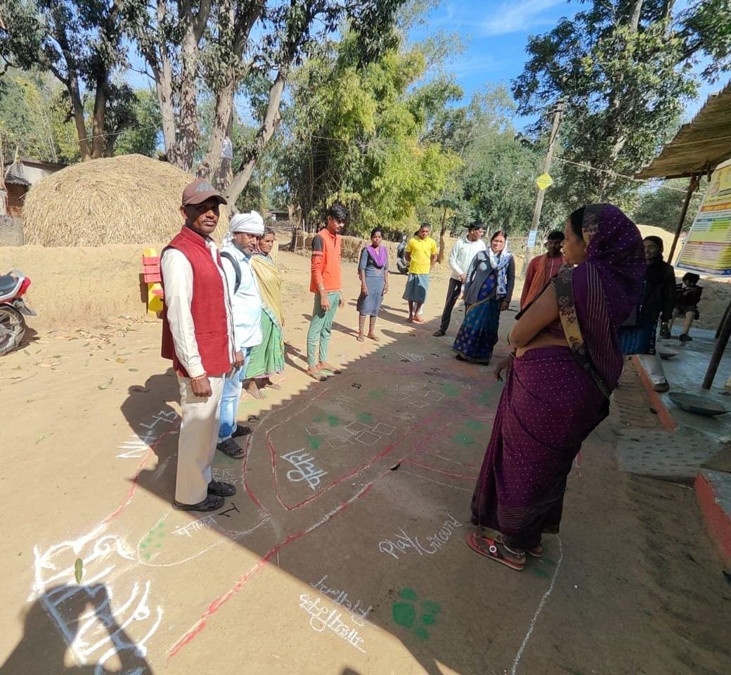 mopr_goi's tweet image. In an effort to strategize for the upcoming #GramPanchayatDevelopmentPlan #GPDP (2024-25), local residents in #Pachira Gram Panchayat of #Chhattisgarh's #Surajpur District actively engaged in a Participatory Rural Appraisal #PRA activity focused on fostering a #HealthyPanchayat.