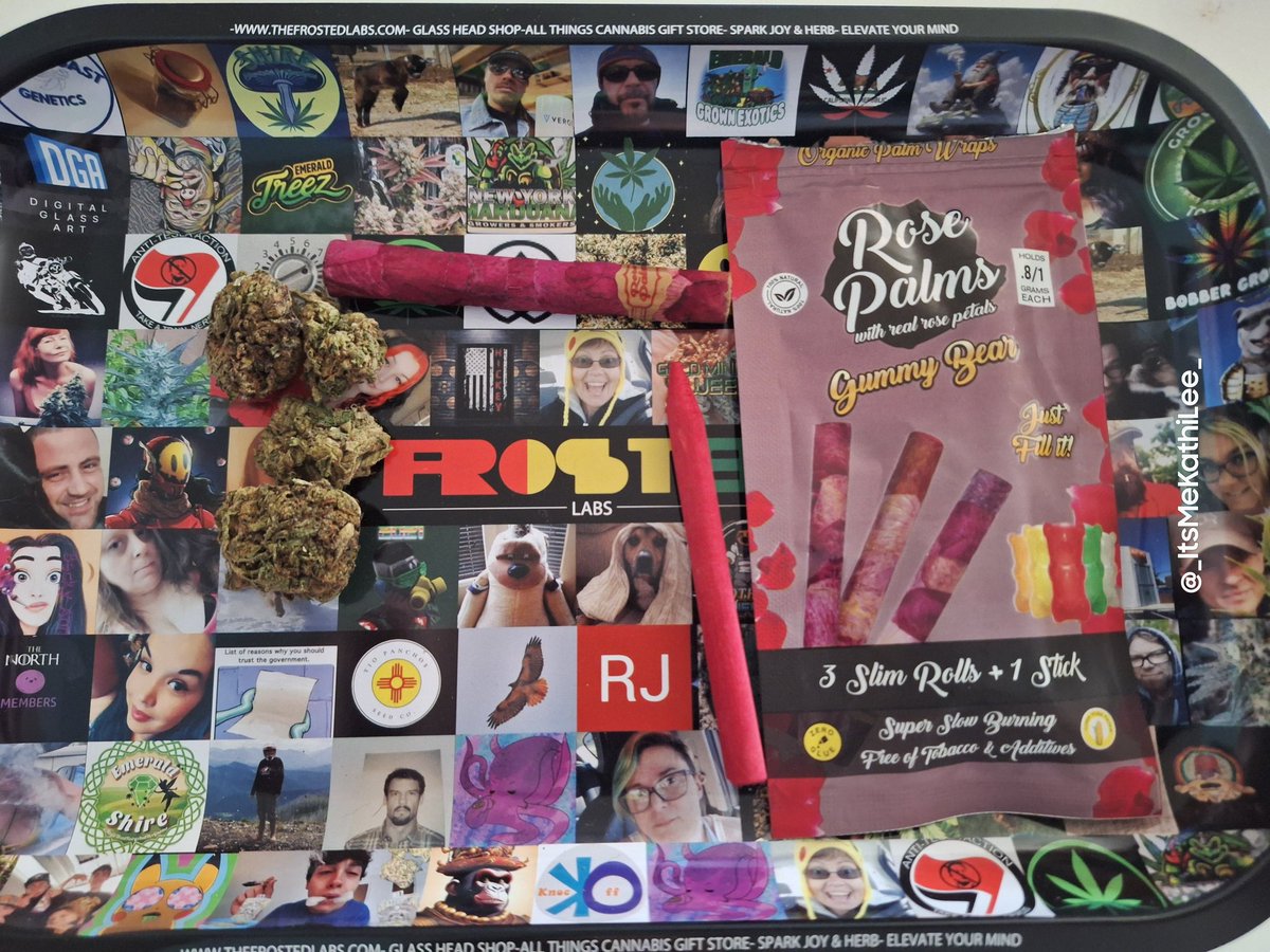 _ItsMeKathiLee_'s tweet photo. Let start this day off the right way.
Fixing to stuff a gummy bear rose palm with some amazing @NativeLifeB Pink Runtz. Hope everyone is having a wonderful morning so far, #StonerFam

#ThirstyThursday #thursdaymorning 
#KryptoDelta #KryptoDeltaFamily #ReachYourDelta #THCA #Ambassador #MasonBriteAmbassador #UBUNG #VibeTribe #Hemp #BudGnxFam #mmemberville #CannabisCommunity #420community #420Fam #CannaLand #itsalifestyle #itsavibe