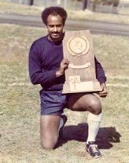 🙏🏾 2 yrs ago (on Feb.7), former ⁦@HowardU⁩ GK Amdemichael Selassie passed away💙. “Amde” (who had field-player skills!) was 1 of only 4 to play on both the ’71 & ’74 nat’l championship⚽️teams🙌🏾 Learn more about Amde here: thebisonproject.com/#amdemichael-s… #TheBisonProjectPodcast