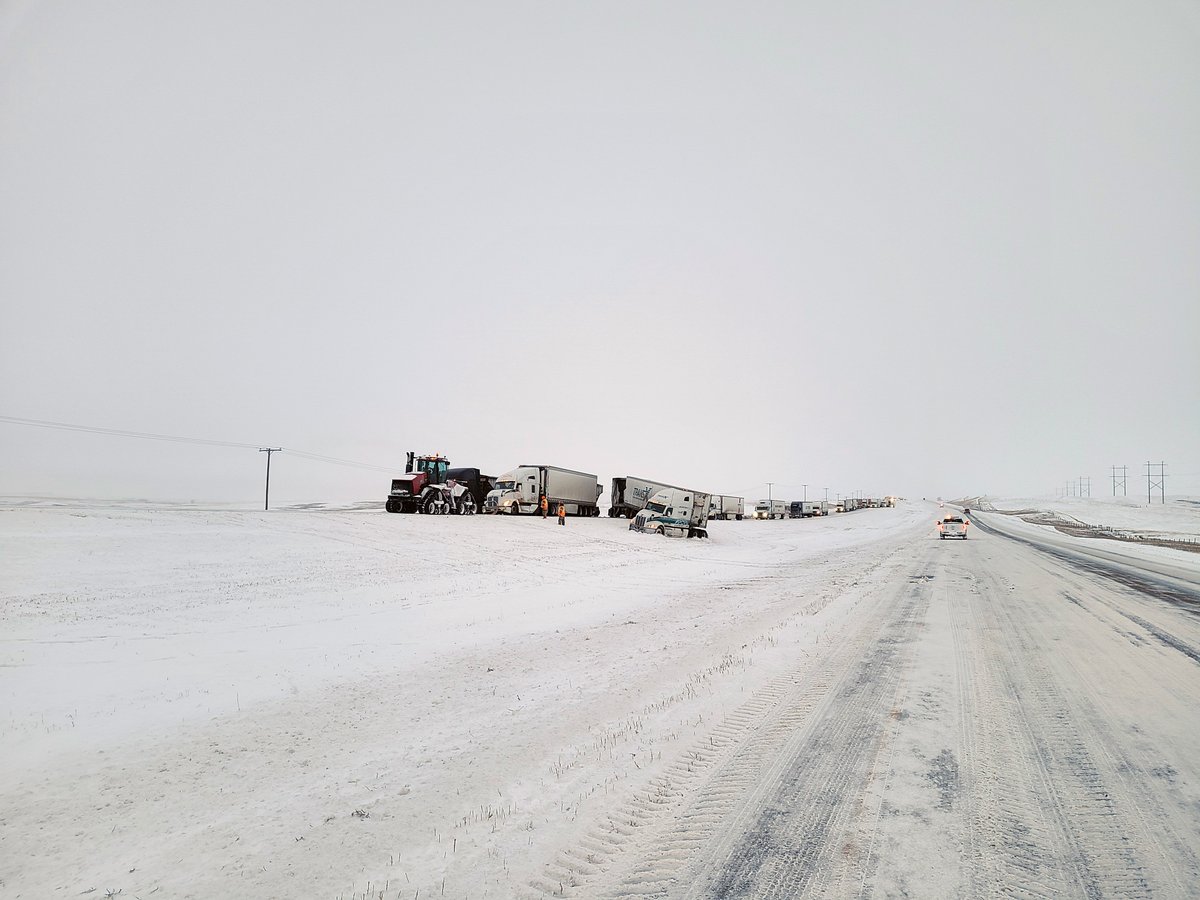 SKGovHwyHotline's tweet photo. UPDATE: The Trans-Canada Highway (Hwy 1) remains closed. Multiple semis are still blocking Hwy #1 and road conditions are still impacted by the weather. 

Continue to monitor the Hotline for both eastbound and westbound travel.  https://t.co/geUy3ztzvQ https://t.co/t9hbTAJcWm