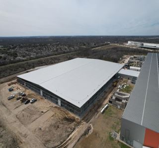 🚨 Expansion Progress Update: We've raised the roof; we're putting up walls; and the HVAC system is going in. The newest building at our expanding #sanantonio #manufacturing campus is really taking shape now! #solarpanels #solarmanufacturer #solarpower #solarenergy