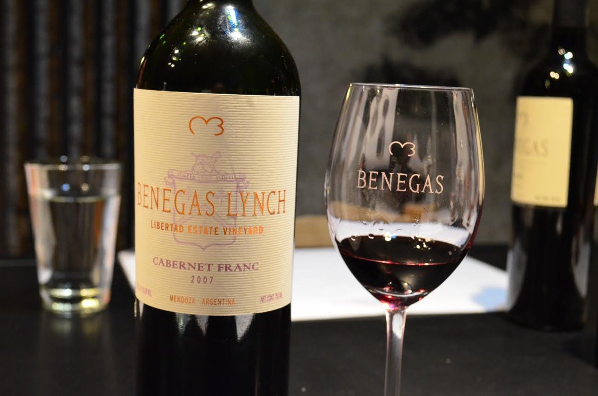 🍷Degustar un vino de Bodega Benegas, es abrir la puerta al mundo de los vinos intensos, elegantes y de óptima maduración

#BodegaBenegas #BenegasWines #Vino #Mendoza #Wine