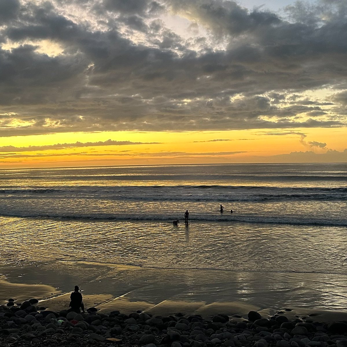 Cardo_SF's tweet photo. 6 AM surf sesh at Punta Roca! 🌊

#SurfElSalvador #SurfCity https://t.co/YF1AImABZD