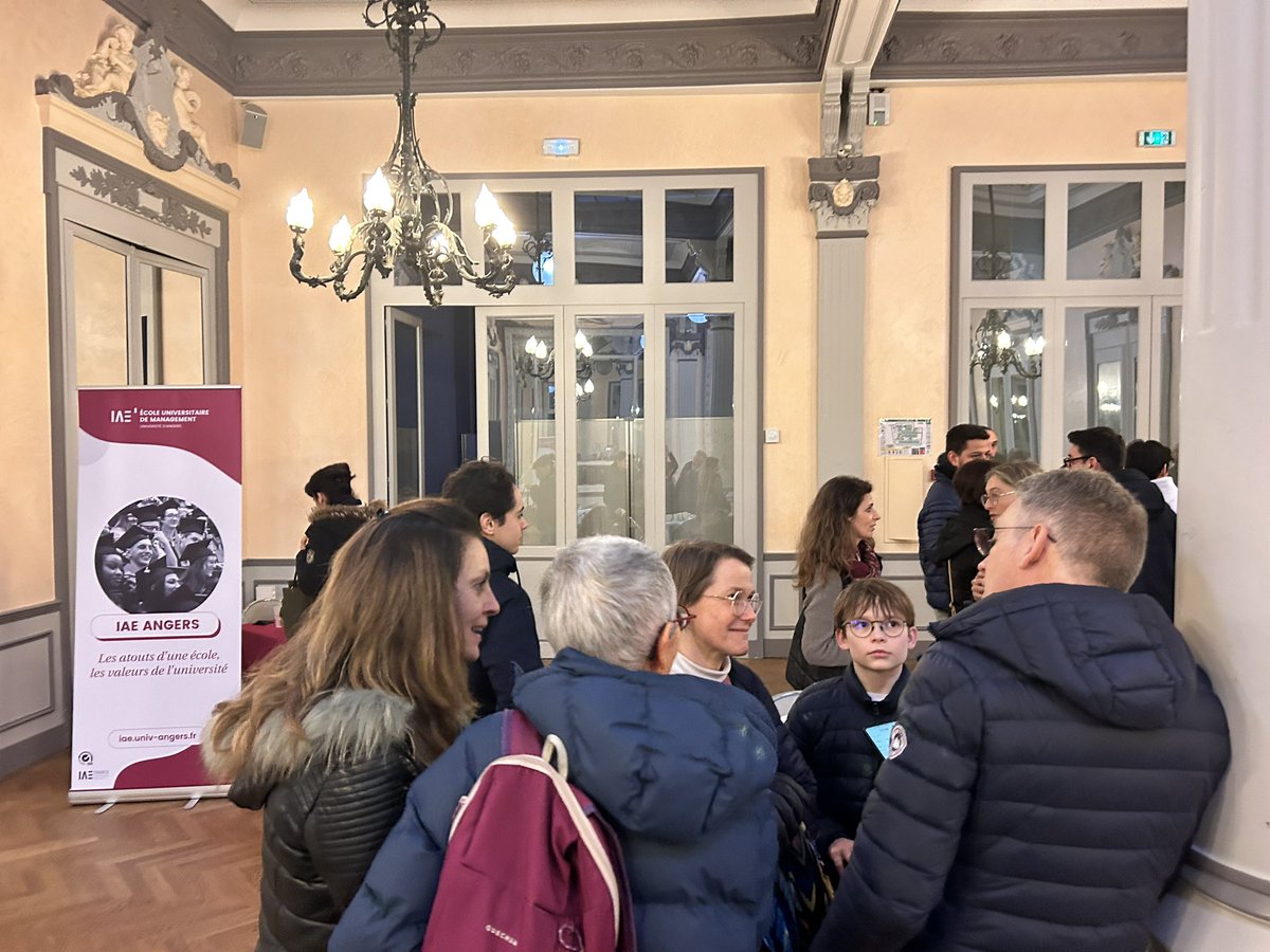 IAEAngers's tweet photo. Présence ce soir de l’#iaeangers dans le cadre de @FoodAngers avec une dégustation offerte au grand public de 🪳🦂🦗🐛 et échange avec @PantinSohier sur les protéines alternatives étudiées dans le cadre de la Chaire #AAPRO
@UnivAngers @IAEFRANCE https://t.co/ahXr4jg7Rm