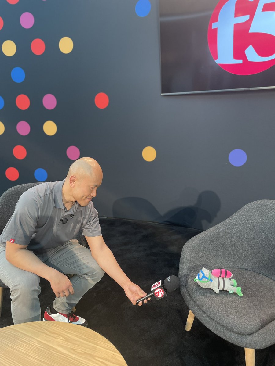 nginx's tweet photo. Jinx took some time during his busy morning to stop by Studio360 and chat with F5’s @buulam. It was a great conversation about the recent announcement of #NGINXOne! https://t.co/Hcy8zRYom0