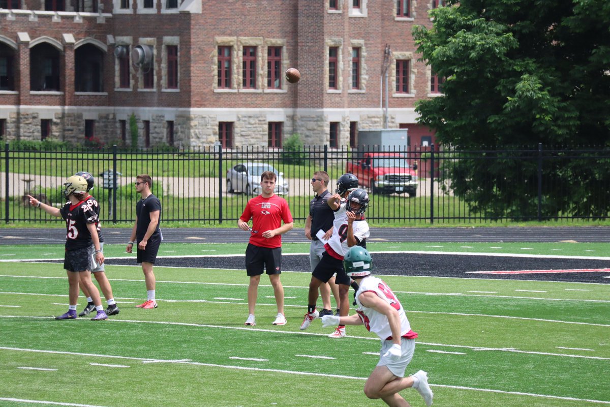 PowellSavyan's tweet photo. I’m a versatile receiver throw me in sum trick plays #Uncommitted #missplayingqb https://t.co/sROl0bE51g