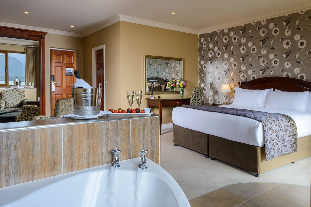 LakeHotel's tweet image. Celebrate Valentine’s with a romantic escape to The Lake Hotel ❤️🥂 For information on our special offers visit lakehotel.com, phone 064 6631035 or email info@lakehotel.com #lakehotelkillarney #lakehotel #romanticescapes #escapetothelake #valentines