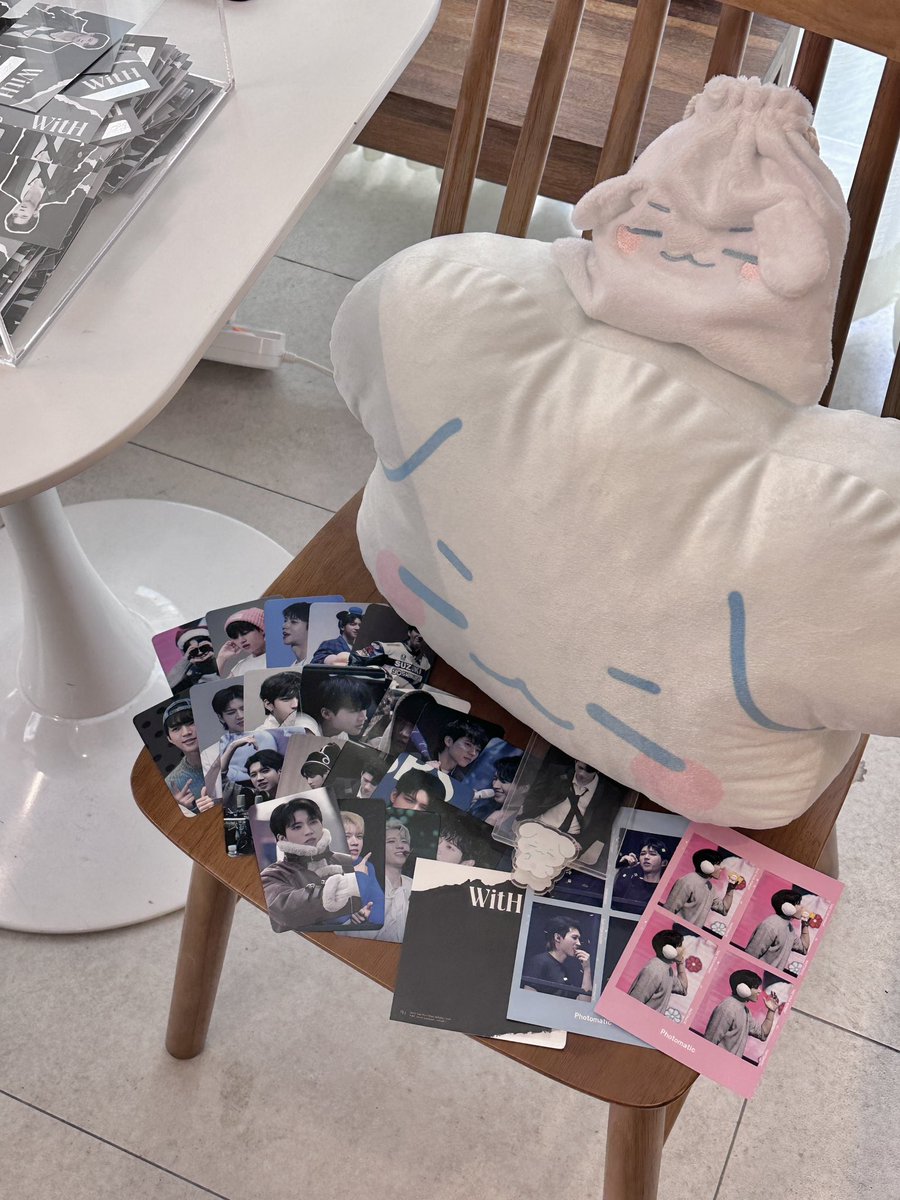 doliil2's tweet photo. ๐์นดํ ํด๋ผํธํฐ @Sanctu_ary_ @woah9128
์คํ ๋๊ธฐ ์ค ๋นผ๊ผผ ๋ณด์ด๋ ์ก์ ๋์
๊ฝ๊ฝ ์ธ ๋ฐ์ด ์ฌ๋ฅด๋ฅด ๋
นใทใ
.. ๐ง๐ซ
ํฌ์น๋ชจ๋ON
์ฒซ ๋ฒ์งธ๋ก ๋๋ณผํ ์ด๋ค ์ฌ์๋ค .. ๋๋จํใทใ
..
๊ทผ๋ฐ ํฌ์คํฐ๋ ๋ด ์์ .. ๐ฅน๐ซถ๐ป
#WitH_WooHyun
#000000_To_ffffff https://t.co/pnrV1nGpQW