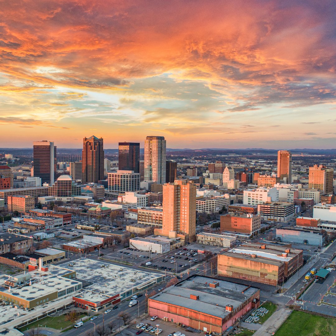 Hey, out-of-towners! If you're coming to see @KodiLeerocks perform on Feb. 29, here's where you can stay! WHILE AVAILABLE, you can book a room at a preferred rate at Hilton Birmingham Downtown at UAB for Feb. 27-Mar. 3. Reserve your room here 👉bit.ly/3vKQhWX 👈 #KodiLee
