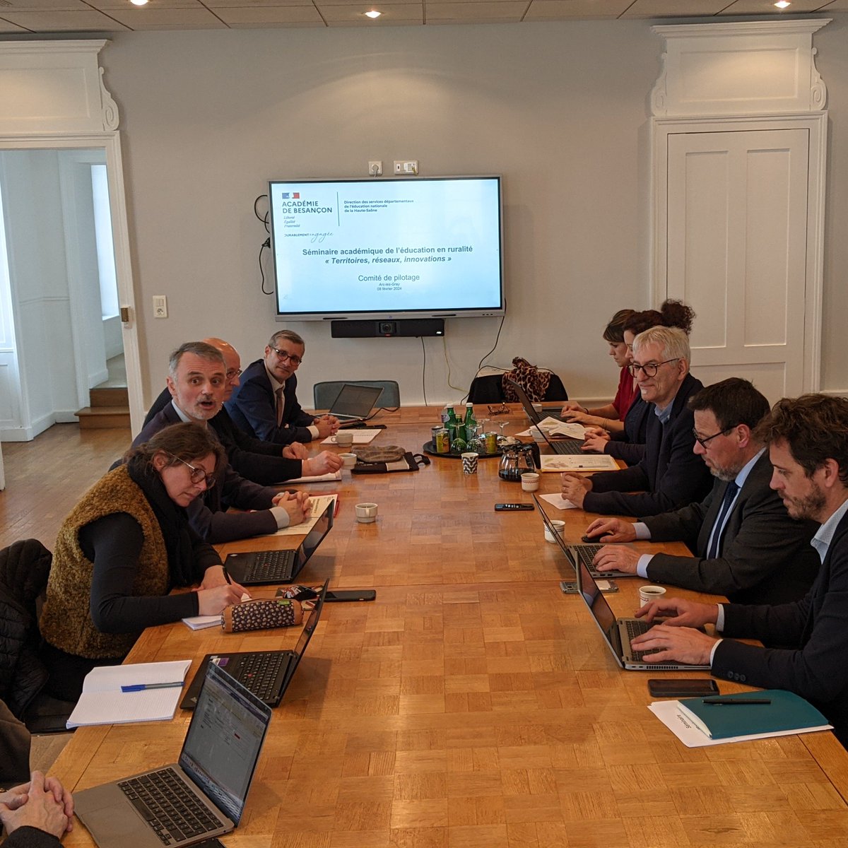 Cet après-midi, à la mairie d'Arc-les-Gray, installation du comité de pilotage du séminaire académique de l'éducation en ruralités prévu le 22 mai prochain, en présence de @phdestable, IA-DASEN, @mickaelporte, A-DASEN, des élus et partenaires. <a href="/acbesancon/">Académie de Besançon</a> <a href="/RA_BFC/">Région académique Bourgogne-Franche-Comté</a> <a href="/NathalieAlber15/">Nathalie Albert-Moretti</a>