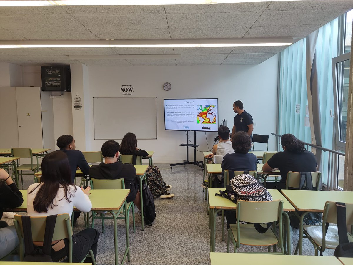 IES_MARINA's tweet photo. #SemanaCultural ¿Conoces las especies exóticas invasoras? Hoy aprendimos sobre la termita Reticulitermes flavipes que afecta a las Islas Canarias. Gracias David J. Hernández Teixidor por compartir su conocimiento con nosotros #ciencias. #innovAS #sostenibilidad 🌿🔬 https://t.co/xv3FC0ZX8A