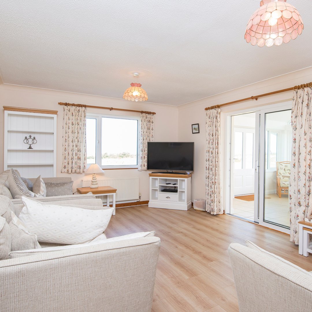 coastalcottages's tweet photo. #LastMin: Bryn y Brenin, Trefin | 10/02 + 17/02 | ยฃ570pw
Easter dates available ๐ฃ
๐๏ธ Sleeps 4
โญ๏ธ 4 Star
๐ #SeaViews
๐๏ธ Walk to beach
๐บ Lawned garden
๐ฝ๏ธ Walk to pub
๐ฅพ Nr the Coast Path
๐๏ธ https://t.co/BqjHG7sNtQ
#visitpembrokeshire #visitwales #coastalcottages #halfterm https://t.co/Hbhf2dtgqf