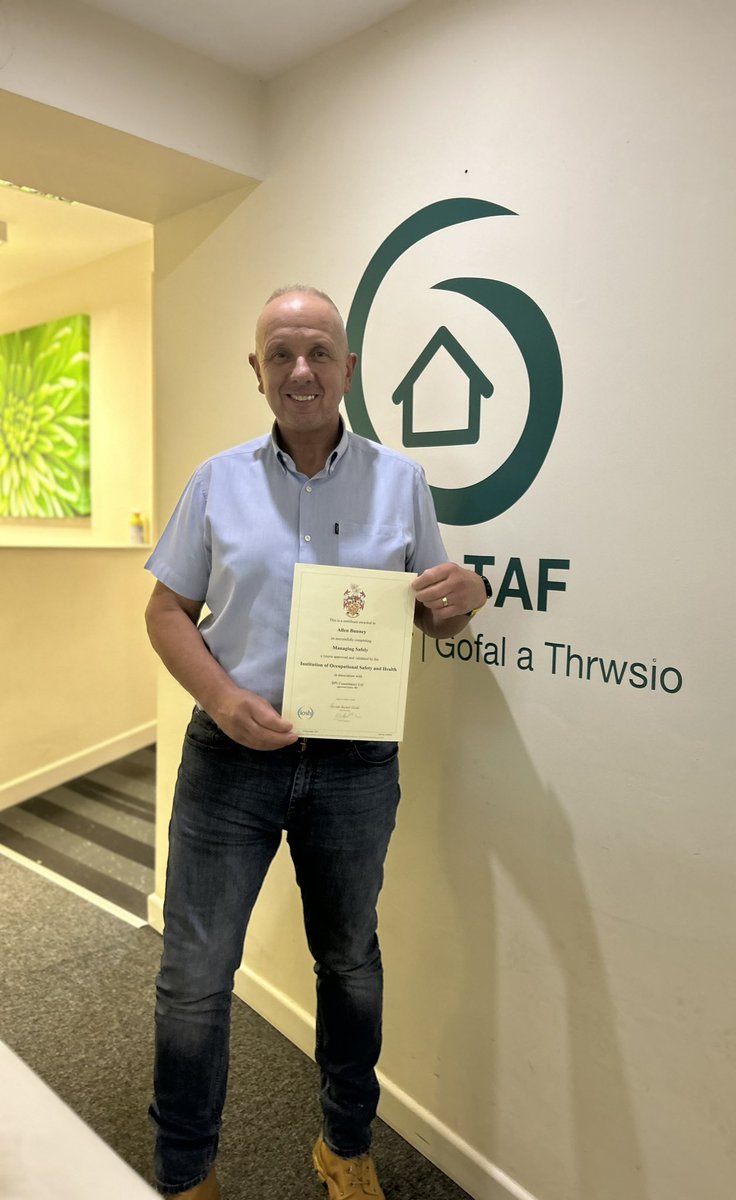 CwmTafCandR's tweet photo. Huge congratulations to our Technical Officers Allen &amp; Dave on attaining their Managing Safely accreditations. Continued development is essential in these roles. Well done both! @CRCymru @CynonTafHousing https://t.co/48sCBwZkrF