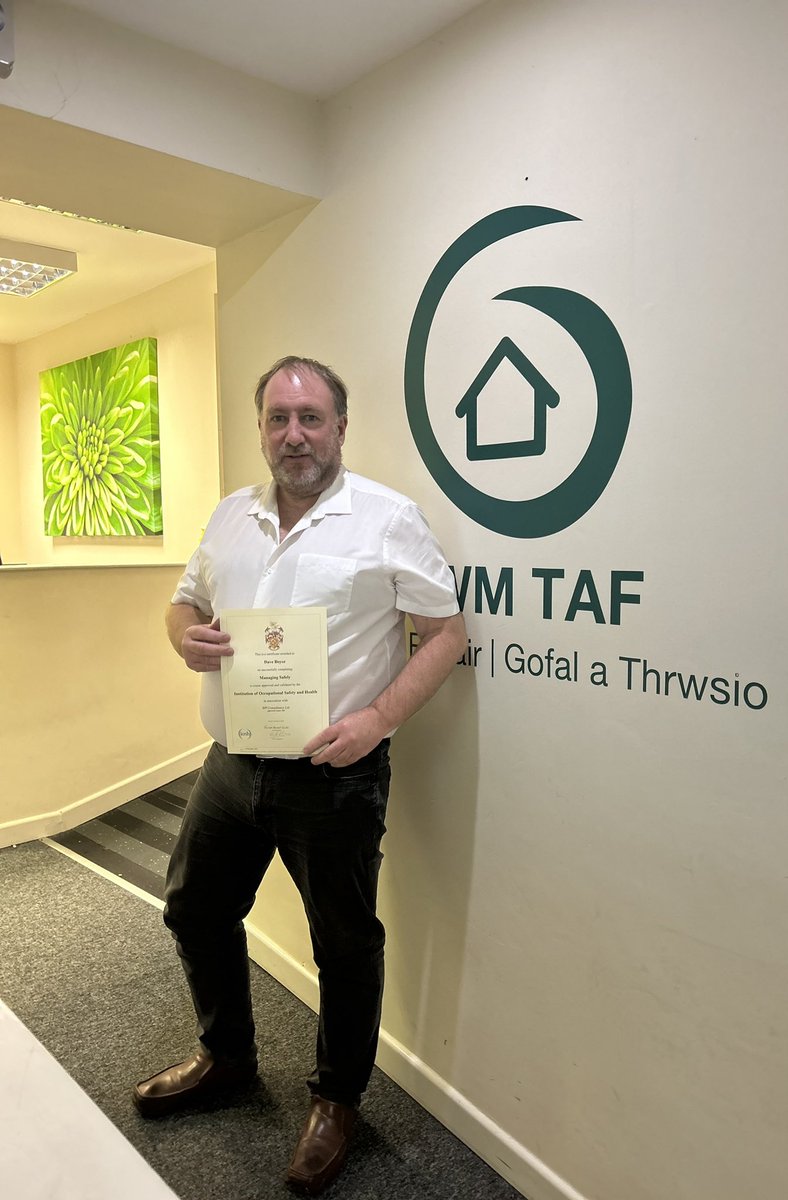 CwmTafCandR's tweet photo. Huge congratulations to our Technical Officers Allen &amp; Dave on attaining their Managing Safely accreditations. Continued development is essential in these roles. Well done both! @CRCymru @CynonTafHousing https://t.co/48sCBwZkrF