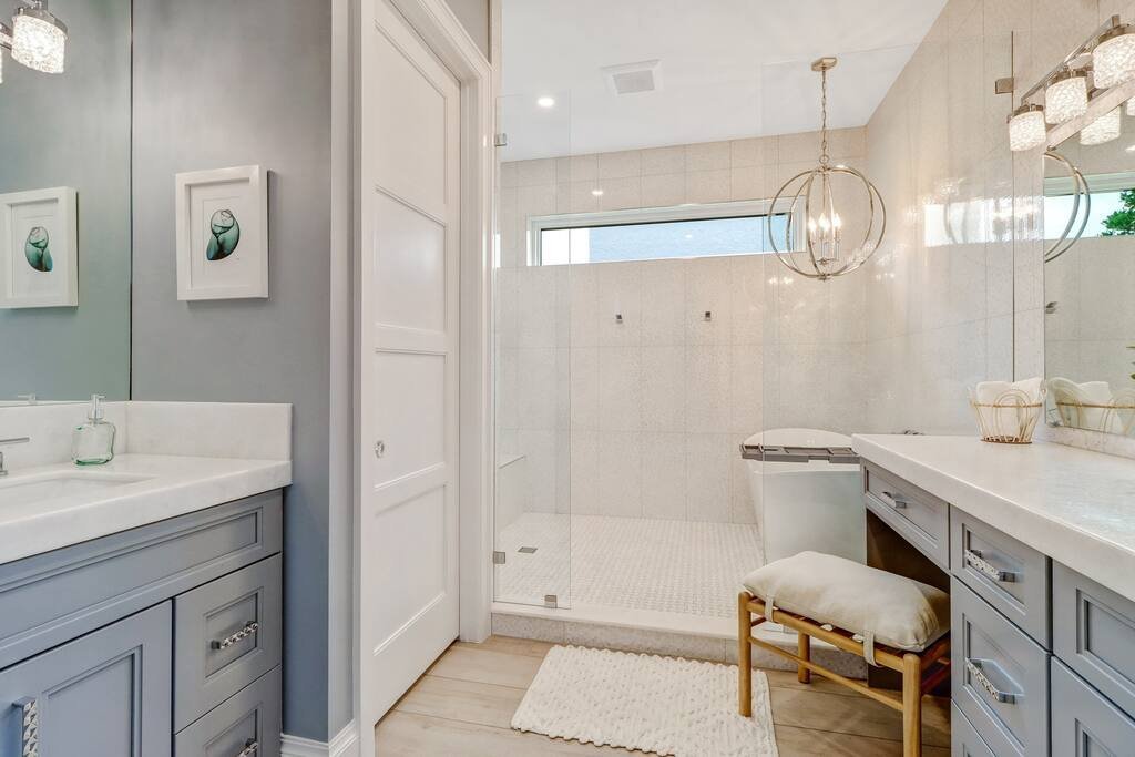 AnnaGrayDesigns's tweet photo. How To Pick Materials For Your Next Bathroom Remodel

See more: https://t.co/36F8AjY7aA

#AnnaGrayDesigns #Austin #Texas #HomeDesign #InteriorDesign #SpacePlanning #HomeFurnishing #HomeStaging #NewBuildDesign #HomeRemodel #InteriorRemodeling https://t.co/6l2WYRt2sg