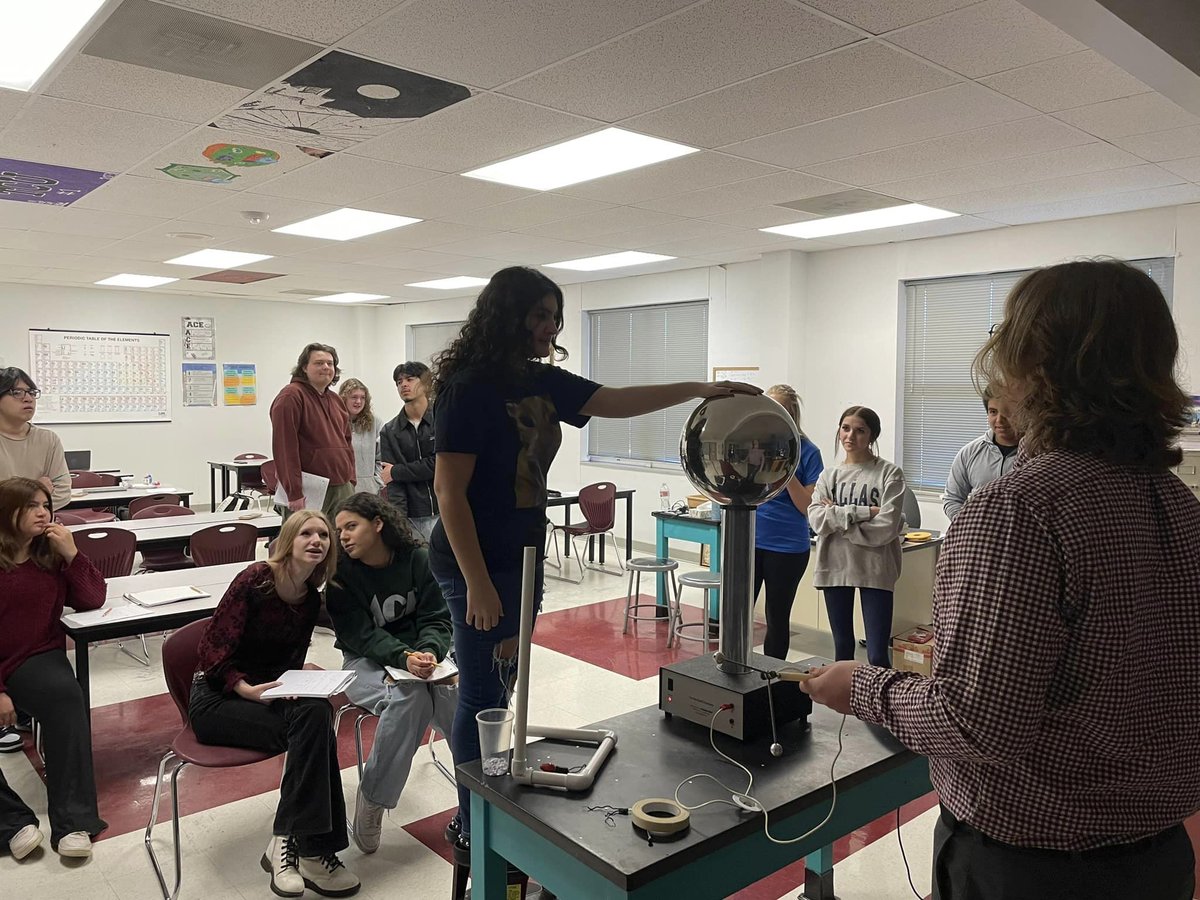 Last week, Bridgeport High School hosted School Board Trustee Richard Vidal for School Board Appreciation! Mr. Vidal visited several classrooms and even had the opportunity to participate in a physics lab activity with students.