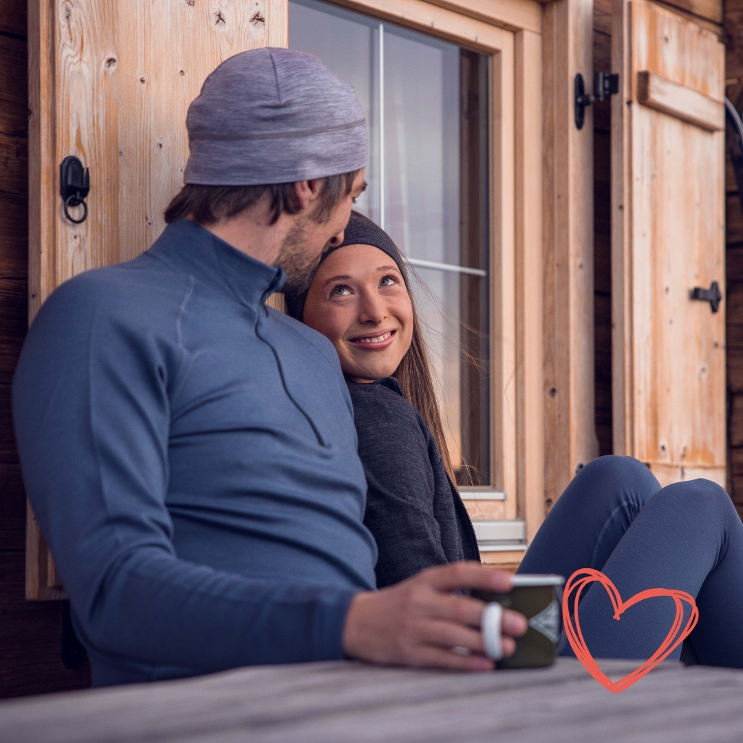 💕 Liebe liegt in der Luft und Gemütlichkeit auch! 🧦✨ Verbringt diesen Valentinstag in unseren kuscheligen Socken und Merinowoll-Looks. 💑 Egal ob zu zweit oder solo, stay cozy mit Wundersocks! 💖