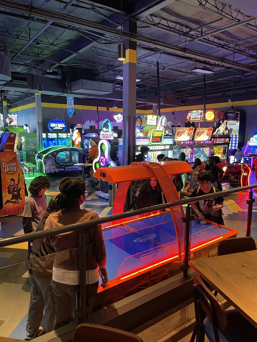 orem_ms's tweet photo. The fun continues at Main Event!! #funandfood @MonroePrincipal https://t.co/YjO6B9L6lc