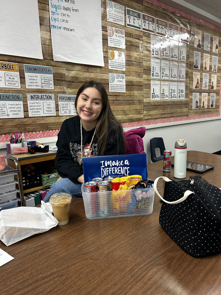 BrookridgeSMSD's tweet photo. We are so excited to celebrate our first year teachers on their 100th day!! #100daysofteaching #weshinekidsshine
@thesmsdhr https://t.co/0uImPvYgYm